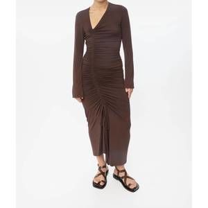 NEW DĀL THE LABEL ruched asymmetric midi dress in chocolate